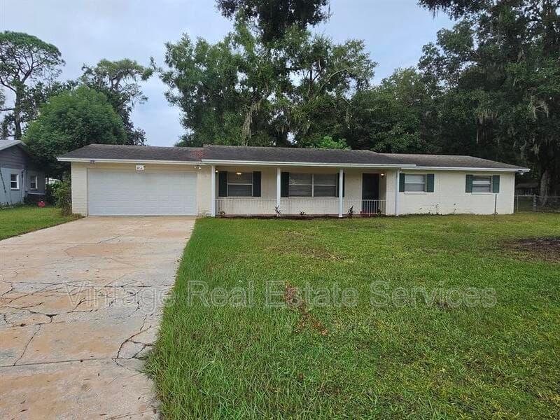 Lakeland House: 1028 Wildwood W
