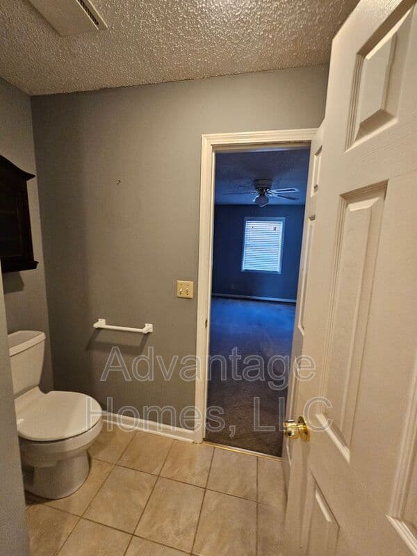 Olathe House: 1035 W Sheridan St