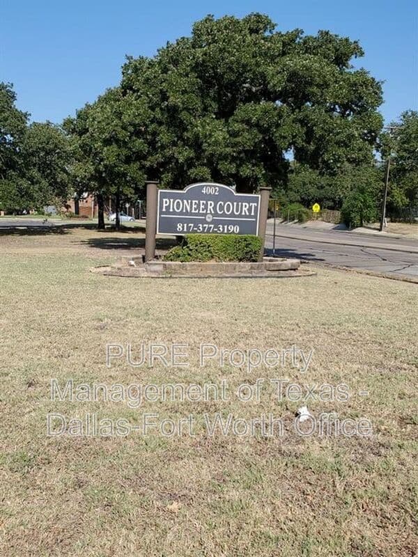Irving Condo: 4004 W. Pioneer Dr.