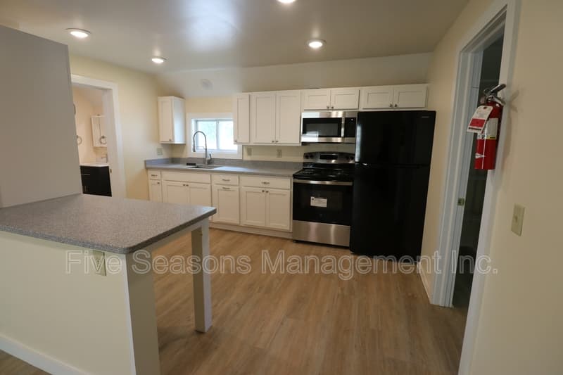 Burlington Condo: 63 King Street - B