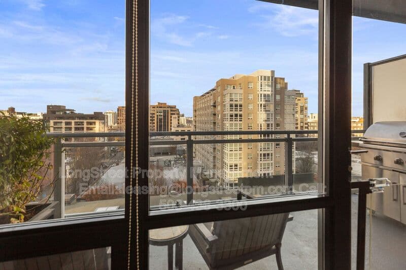 Portland Condo: 1025 NW Couch St