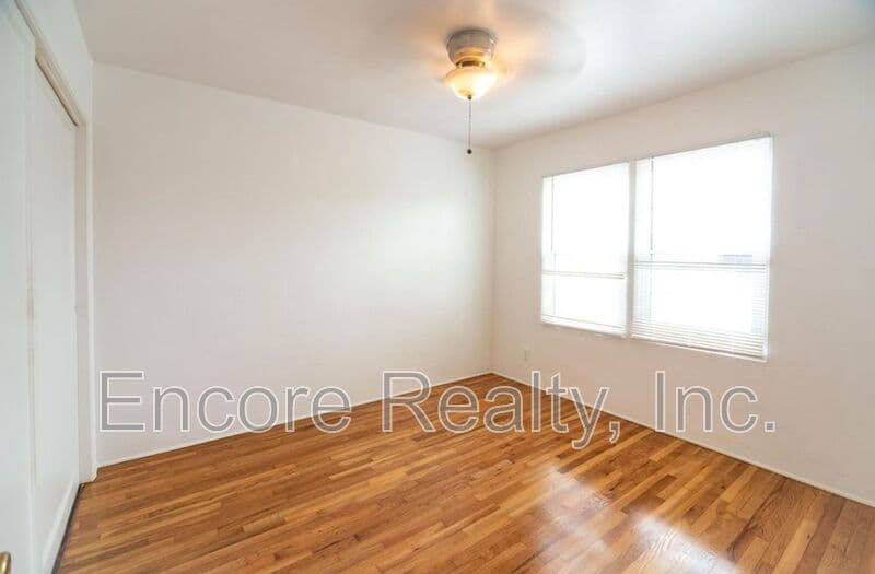 San Diego House: 2168 Bacon St