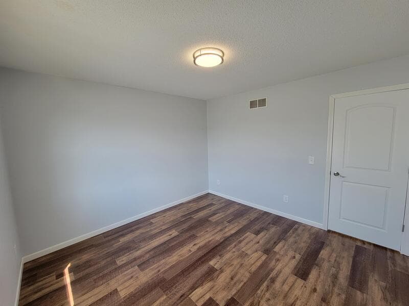 Pella Condo: 2256 Fairfax Dr
