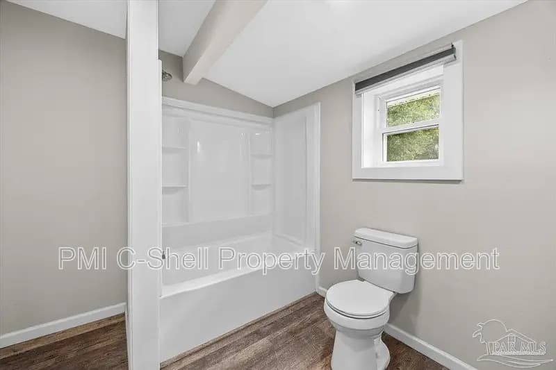 Pensacola House: 3258 Peagler Plaza Rd