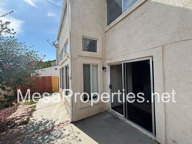 Fontana House: 14721 Cinnamon Dr