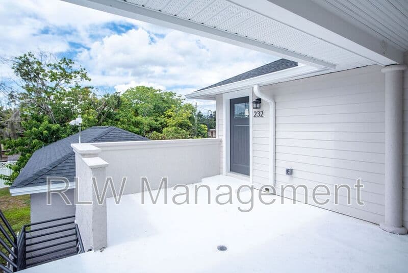 Tavares House: 216 E Alfred St