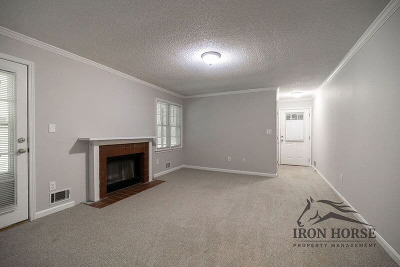 Athens House: 8671 Macon Hwy