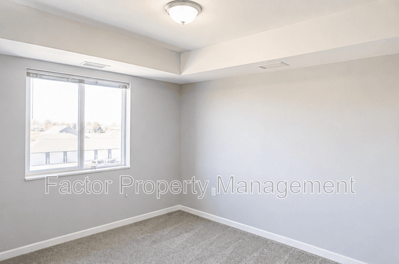 Belle Plaine Condo: 561 Elk Street South