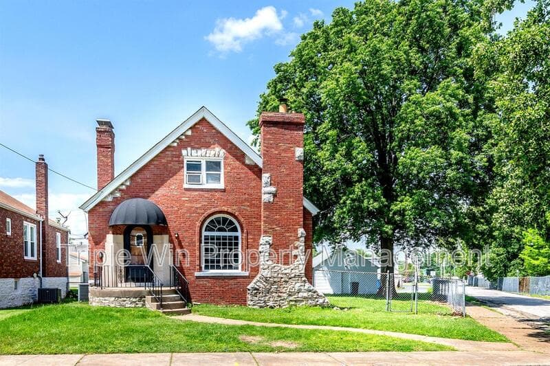 Saint Louis House: 8601 Virgil Ave