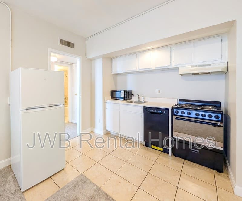 Jacksonville Condo: 311 Ashley St W #903