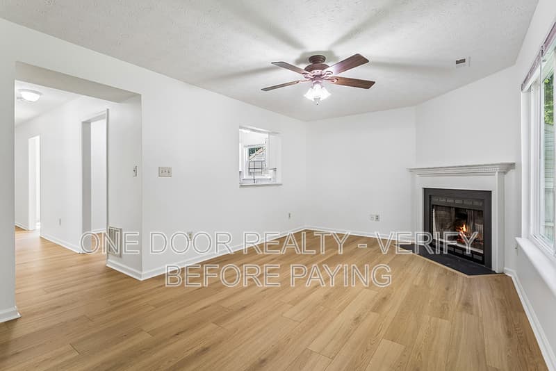 Williamsburg House: 139 Raintree Way