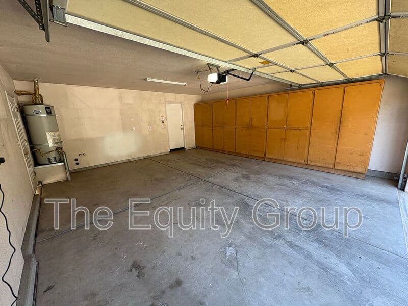 Visalia House: 2967 West Jerome Ave