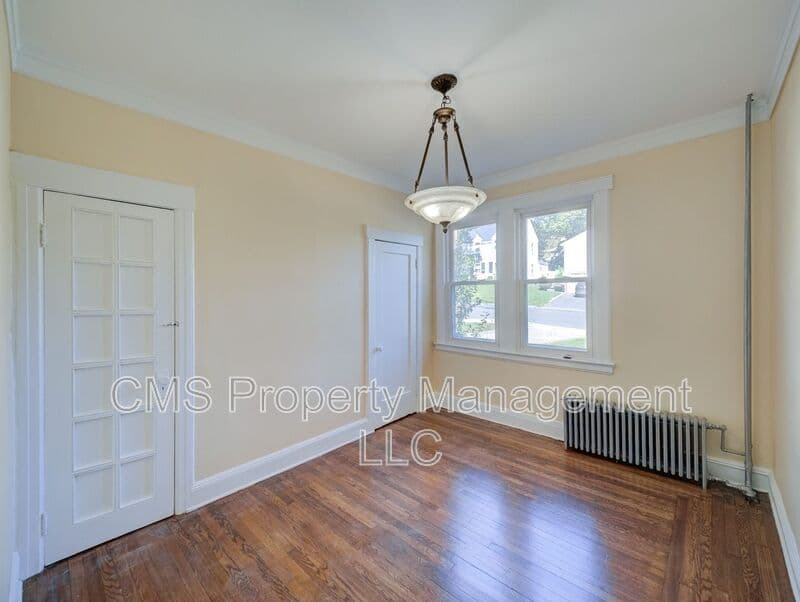 West Orange House: 14 Winding Way