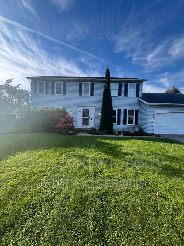 Rochester House: 43 Applewood Drive
