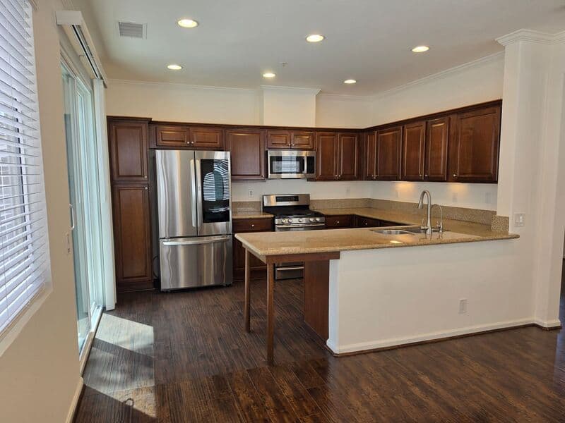 Rancho Santa Margarita House: 162 Seacountry Lane -