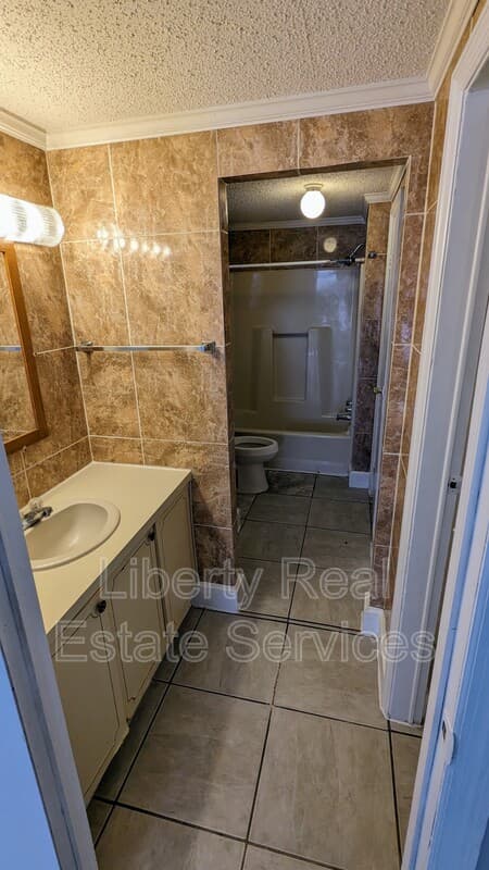 Hinesville House: 955 Hollywood Dr