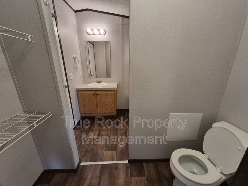 Ada House: 16213 County Road 1525