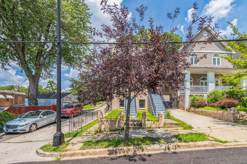Washington House: 1608 W Street Southeast