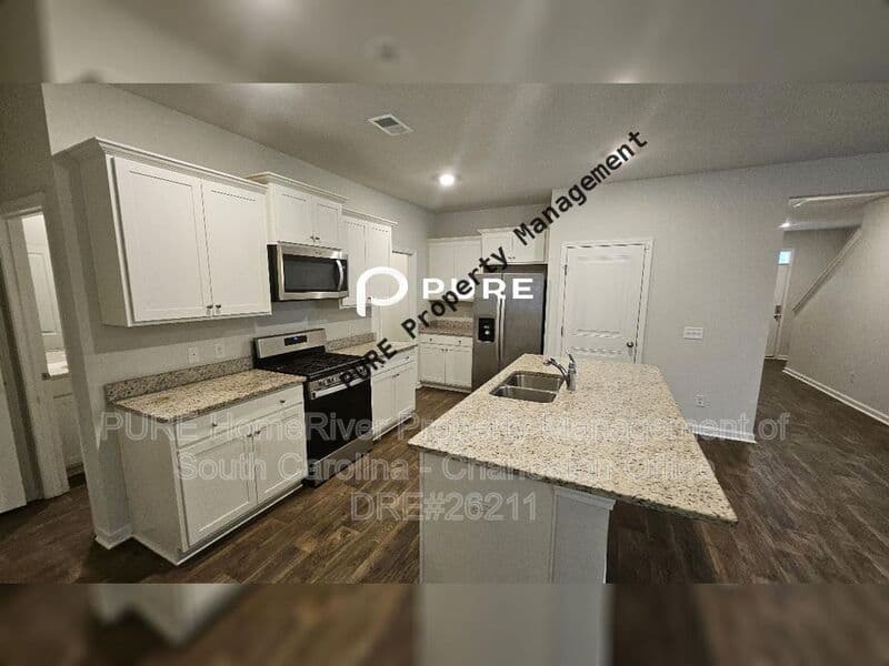 Summerville House: 108 Sweet Cherry Ln