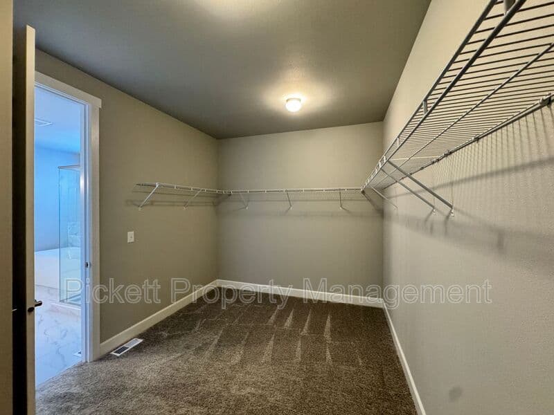 Port Orchard House: 3835 SW Alava Ct