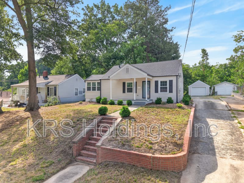 Durham House: 1507 Robinhood Road