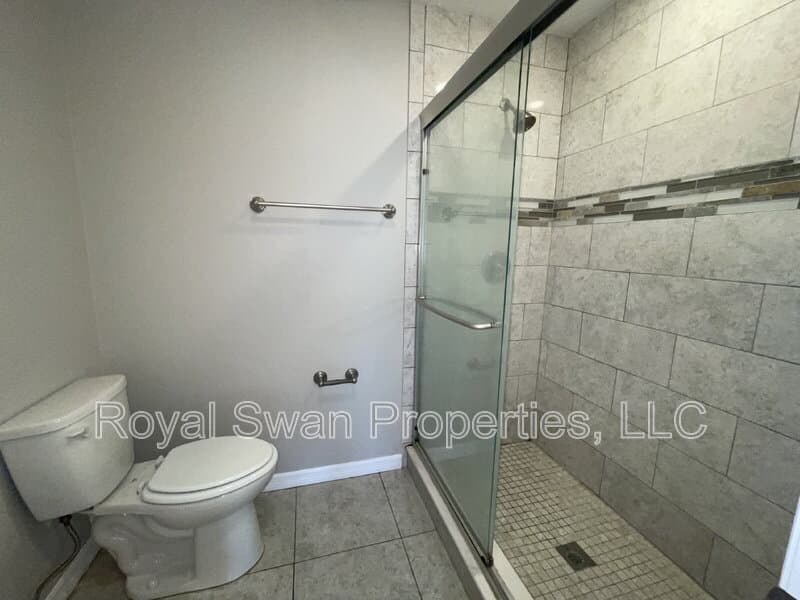 Lakeland House: 3812 Dovehollow Drive