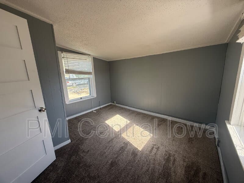 Des Moines House: 1321 Army Post Rd