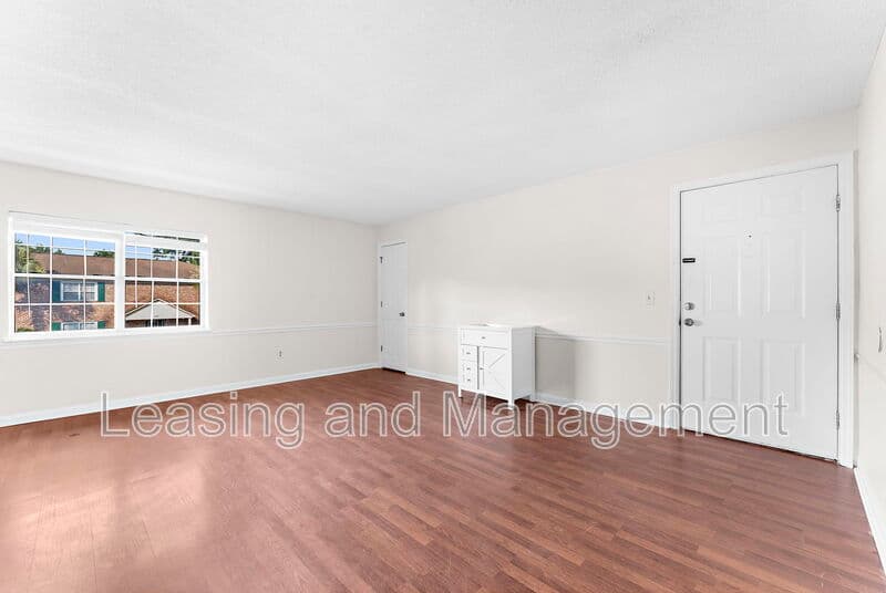 Ladson Condo: 201 Oakmont Avenue