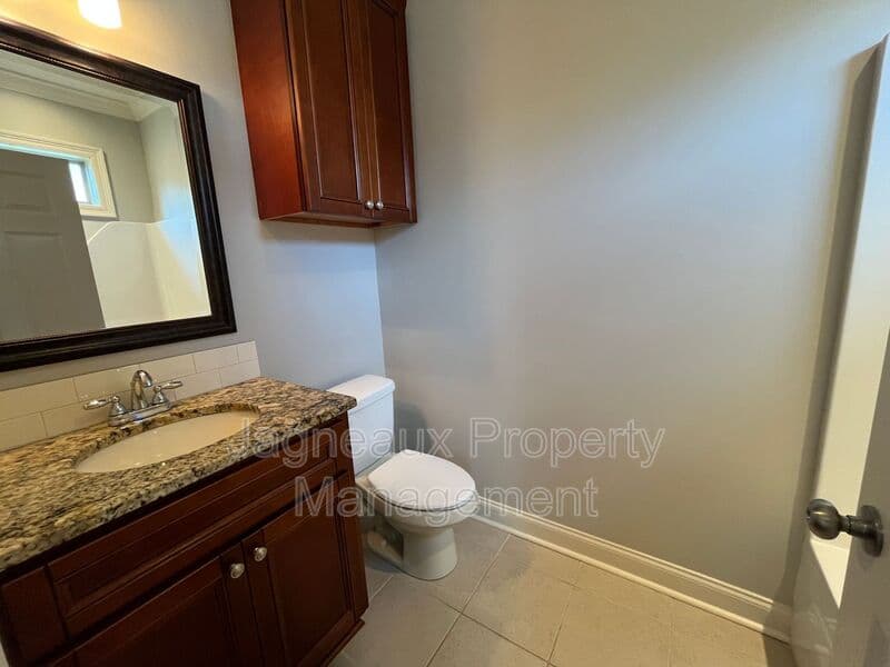 Lafayette House: 114 Hargrave Dr