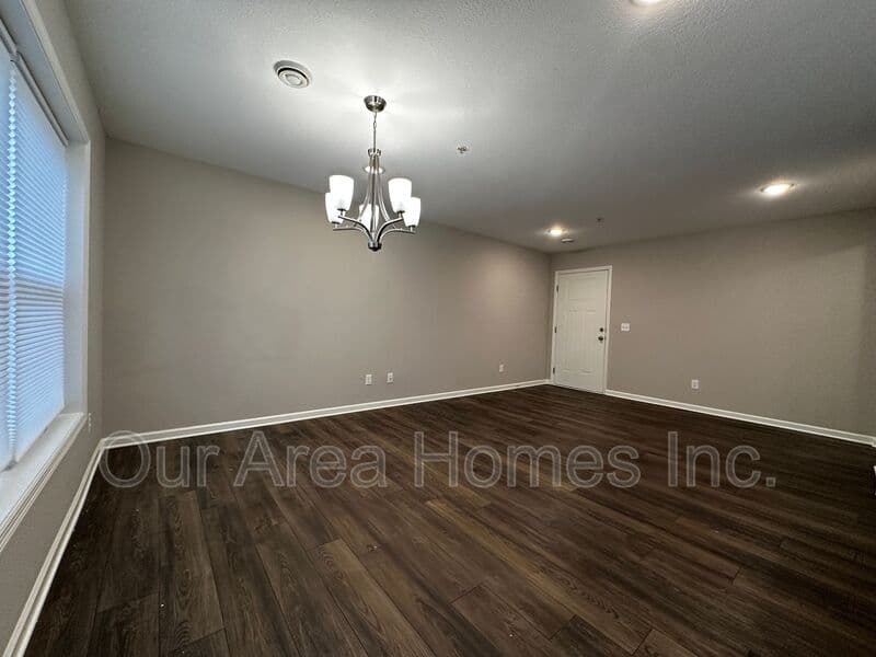 Big Lake House: 595 William St