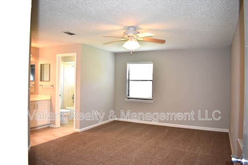 Jacksonville House: 6555 Diamond Leaf South