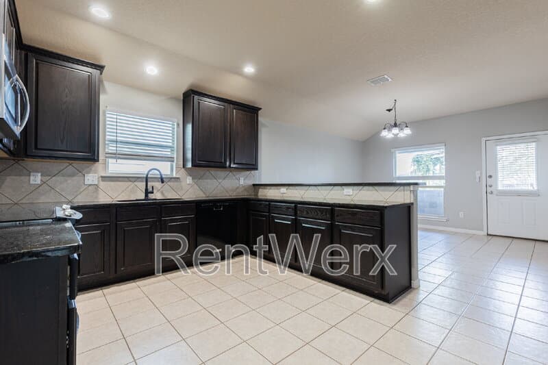 San Antonio House: 5815 Southern Knoll