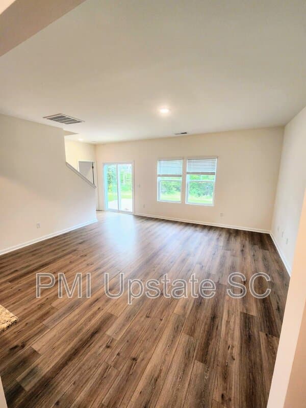 Fountain Inn House: 743 Fountainbrook Ln