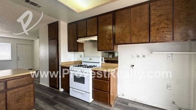 Apple Valley House: 13191 Kiowa Rd