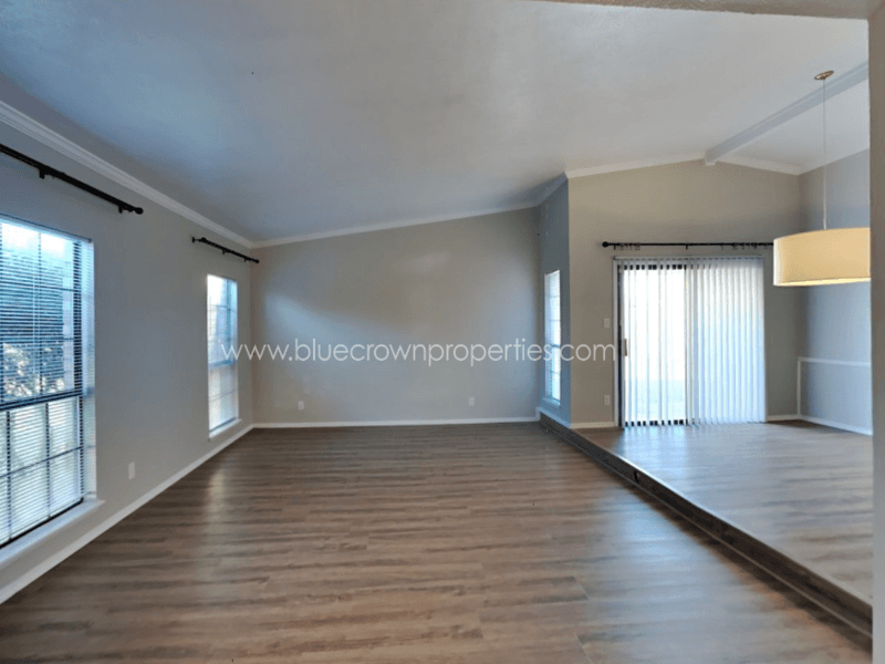 Carrollton House: 2112 Victoria Road