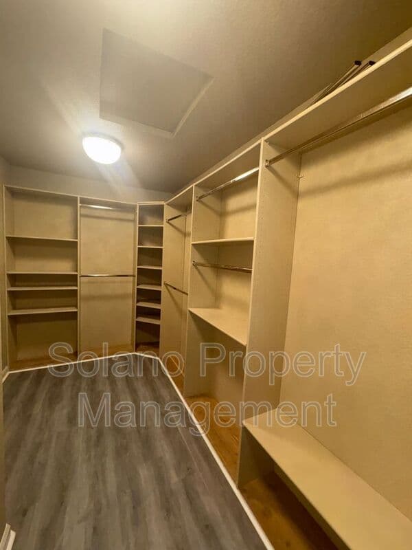 Fairfield House: 3426 Glen Ellen Dr