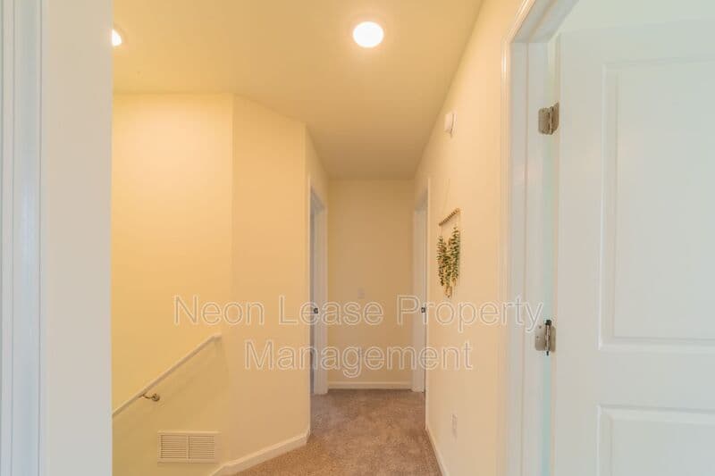 Georgetown House: 674 N Bedford St