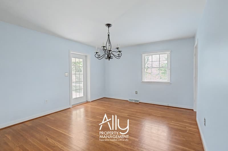 Charlottesville House: 102 Lancaster Court