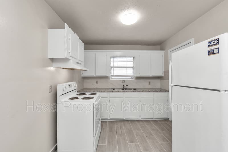 Houston Condo: 4679 Weaver Road