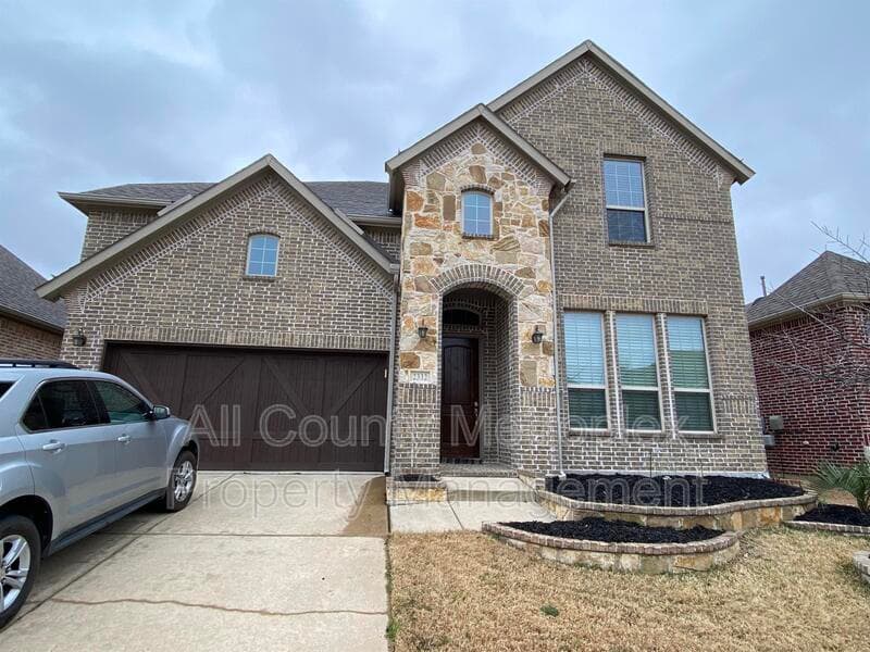 Carrollton House: 2332 Stallion Street