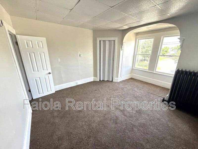 Millville House: 230 N 3rd Street
