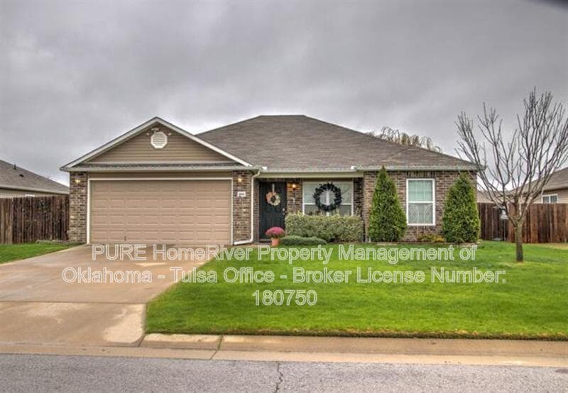 Broken Arrow House: 25443 E 92nd Ter S