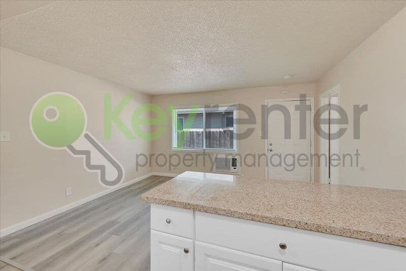 Sacramento House: 1071 Santiago Ave