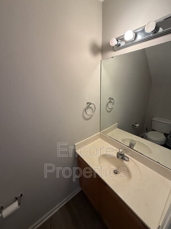 Raleigh House: 4727 Tanglewood Oaks St