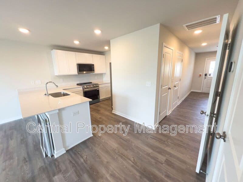 Spartanburg House: 6018 Tavener Drive