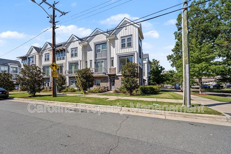 Charlotte House: 1245 Lomax Ave