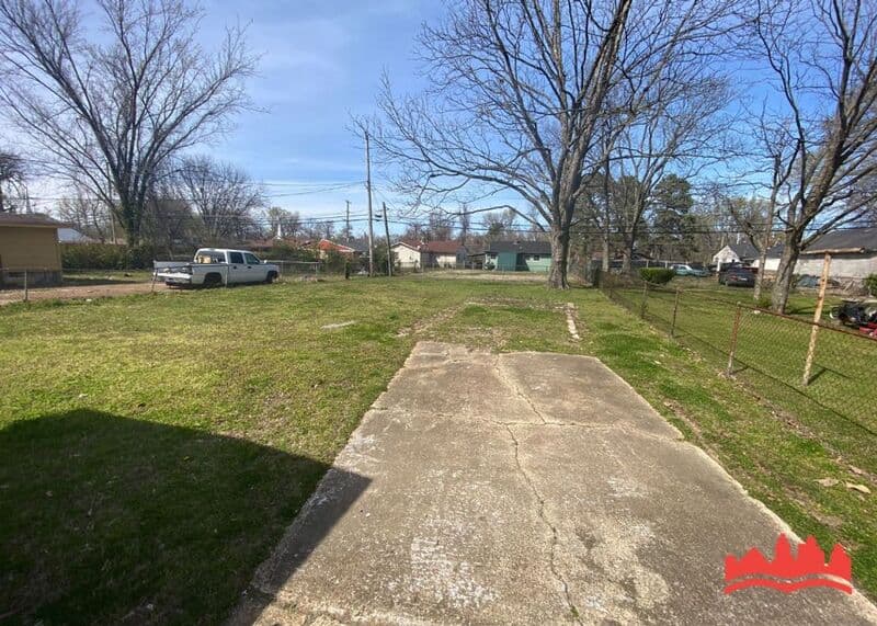Memphis House: 220 Elder Rd