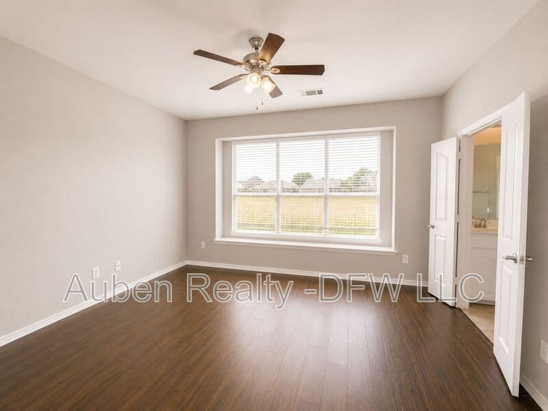 Fort Worth House: 10973 Hawks Landing Road