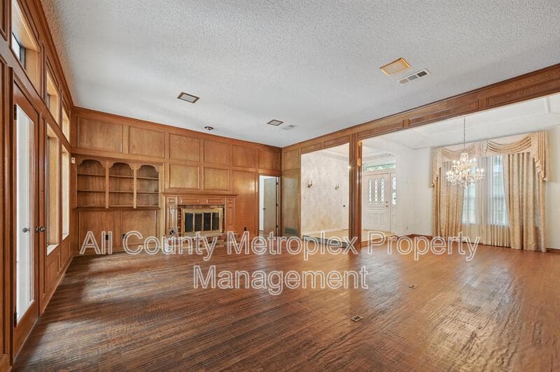 Dallas House: 9719 Amberley Dr