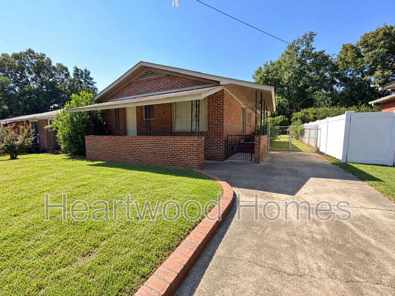 Columbia House: 1213 Deerwood Street